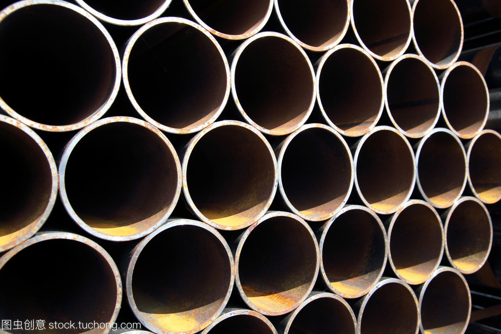 堆棧的鋼管 工業美學與高效存儲的藝術